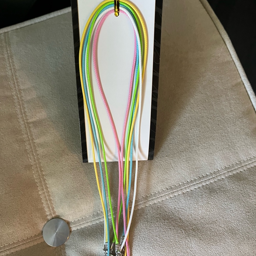 5 necklace cords x 4 packs ((total of 20 necklace cords)